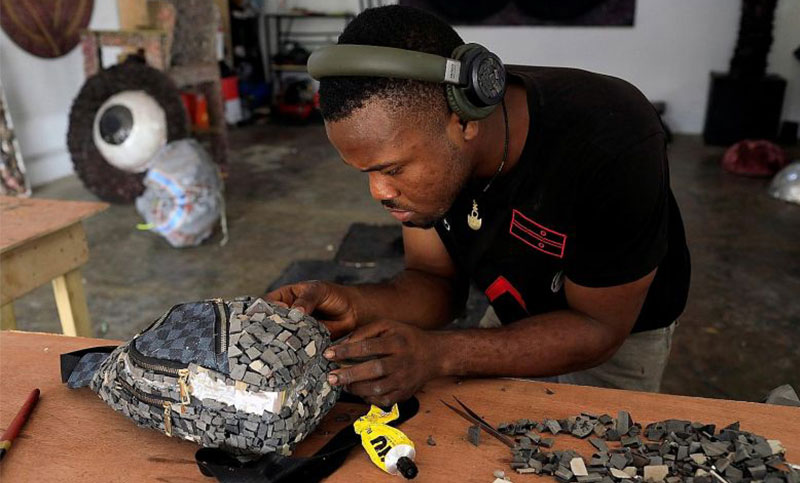 Nigerian artist turns plastic waste into fashion